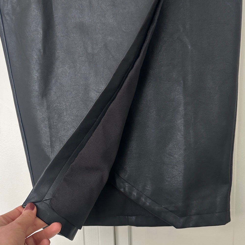 Gracia Black Pencil Skirt - Picture 2 of 6
